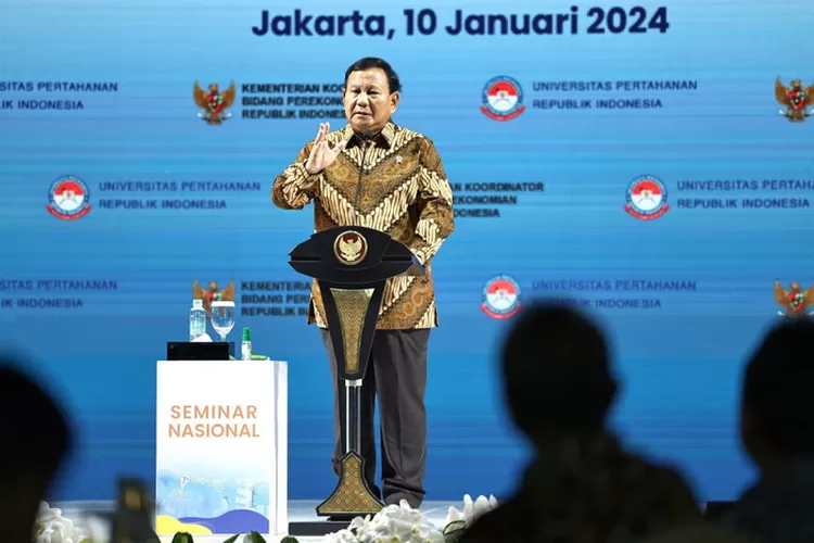 Menhan Prabowo menyampaikan bahwa pembangunan Giant Sea Wall dapat menjadi jawaban atas fenomena naiknya air laut yang menyebabkan hilangnya sebagian lahan dan terendamnya rumah rumah di kawasan tersebut. Foto: Humas Kemhan