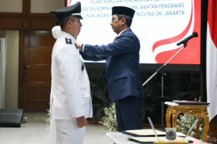 Pj Gubernur DKI Jakarta Heru Budi  Hartono melantik 103 pejabat administrator dan pengawas  di lingkungan Pemprov DKI Jakarta, Jumat (12/1/2024).