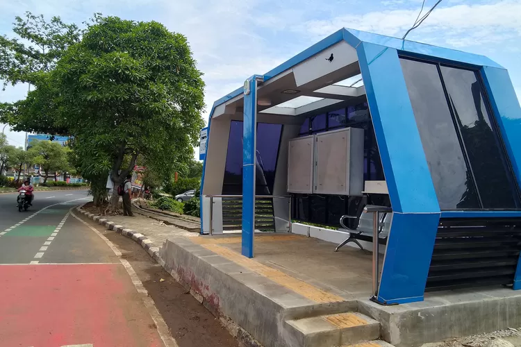 Salah satu halte dengan konsep modern dan smart di Jalan Cut Mutia yang dibangun oleh Dishub Kota Bekasi. (FOTO: Dharma/Suarakarya.id)