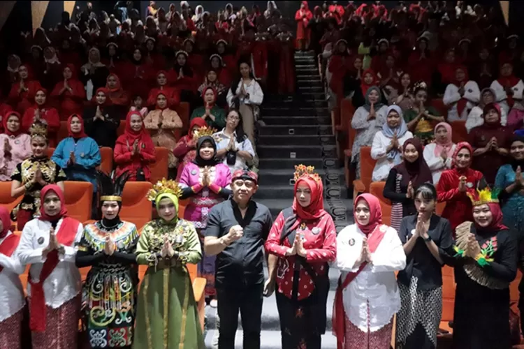 Wakil Ketua DPRD Kota Bandung H. Achmad Nugraha, D.H., S.H., menghadiri Pagelaran Seni Kenanga Merah Kota Bandung, di Bandung Creative Hub, kemarin ini Jaja/Humpro DPRD Kota Bandung.