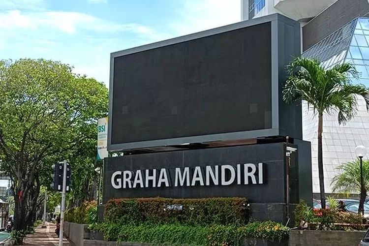 Videotro yang memuat  iklan  pasangan Capres- Cawapres  Anies Baswaedan - Muhaimin Iskandar di depan Graha Mandiri, Jakarta disoal.
