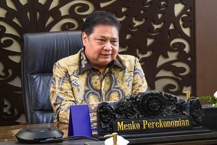 Menteri Koordinator Bidang Perekonomian Airlangga Hartarto mengikuti peluncuran brand dan produk BYD di Indonesia secara virtual, Kamis (18/1/2024). (ekon.go.id)
