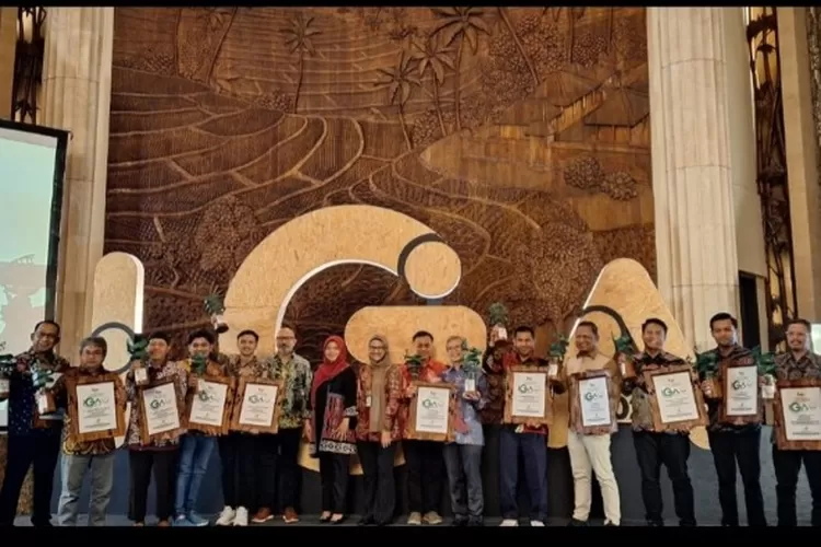 Lakukan Konservasi Satwa Endemik Terintegrasi, RU VII Kasim raih penghargaan Indonesia Green Award 2024 (Humas Kilang  RU VII Kasim)