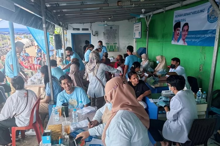 Pada baksoskes di Bukit Duri, Jakarta Selatan kali ini, Rabu Biru Untuk Indonesia bekerja sama dengan Badan Kesira (Kesehatan Indonesia Raya) DPP Gerindra (Ist)