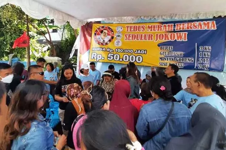 Sedulur Jokowi di Solo siapkan ribuan paket sembako murah  (Endang Kusumastuti)