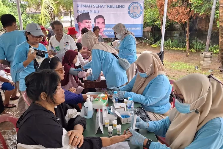 Masyarakat antusias mengikuti bakti sosial kesehatan Rabu Biru Untuk Indonesia di Taman Pintar RW 010, Kayu Putih, Kec. Pulogadung, Jakarta Timur, Sabtu pagi (27/1/2024) (Ist)