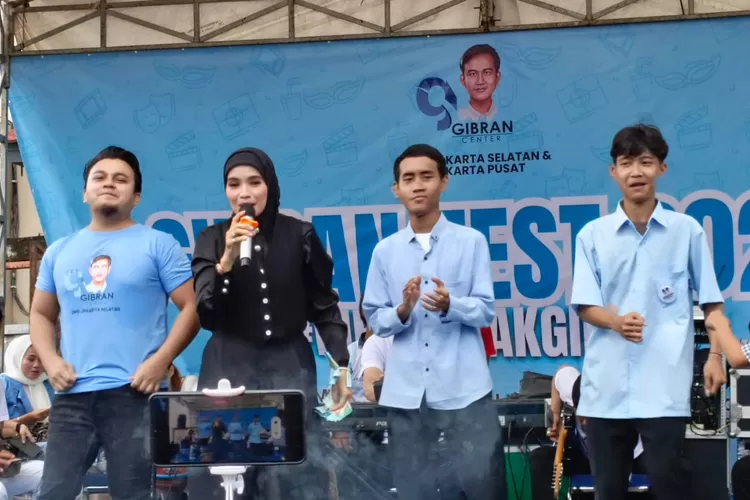 Gibran Fest 2024 di Pasar Timbul, Cipedak, Jagakarsa, Jakarta Selatan  menampilkan  dua pemenang mirip Cawapres Gibran Rakabuming Raka, Minggu (28/1/2024).