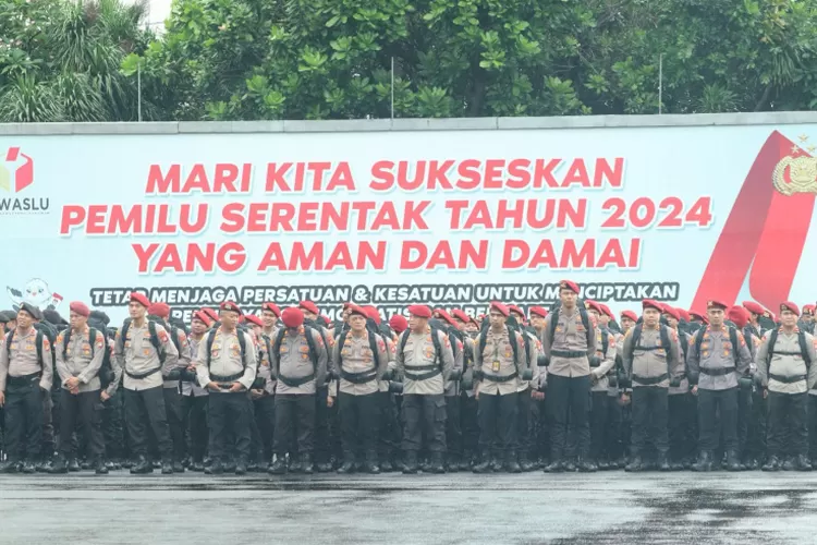 Polda Metro Jaya  menggelar Apel Pengecekan Personil BKO PAM TPS yang bertempat di Lapangan Presisi Dit Lantas Polda Metro Jaya. (Istimewa )