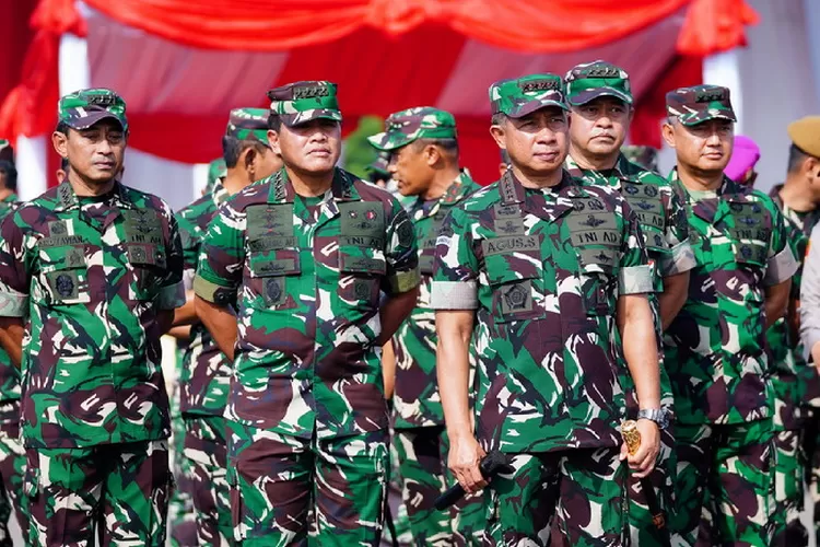 Panglima TNI Jenderal TNI Agus Subiyanto Saksikan Apel Gelar Pengamanan Pemilu 2024. Foto: Puspen TNI
