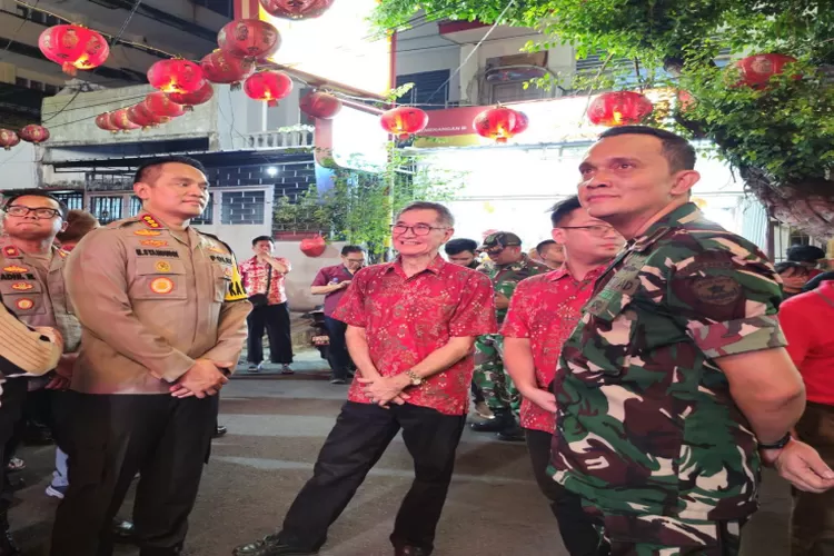 Kapolres Metro Jakarta Barat Kombes Pol M Syahduddi bersama jajaran nya melakukan peninjauan dan pemantauan ke Vihara di wilayahnya. (Istimewa )