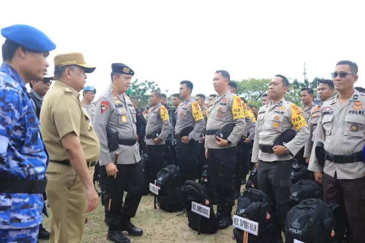 Polda Riau mengerahkan 1.664 personel untuk mengamankan Tempat Pemungutan Suara (TPS) Pemilu 2024 di Provinsi Riau di halaman Mapolda (Istimewa )