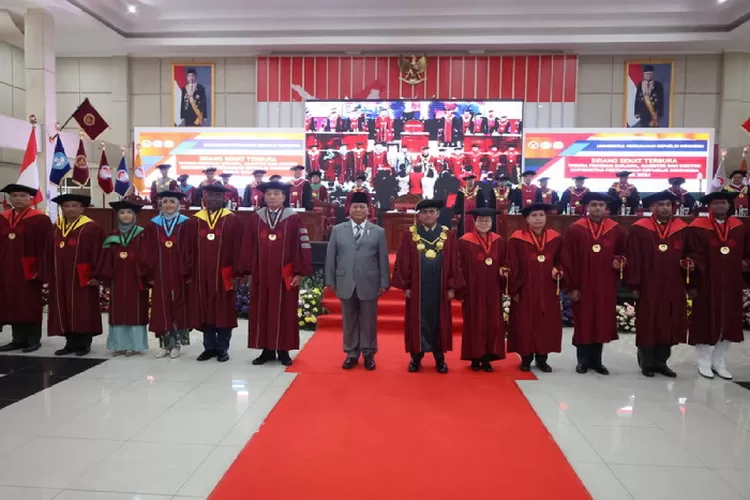 Menhan Prabowo hadiri acara wisuda Unhan RI, bangga Indonesia cetak 75 lulusan Kedokteran Militer. Foto: Humas Kemhan 