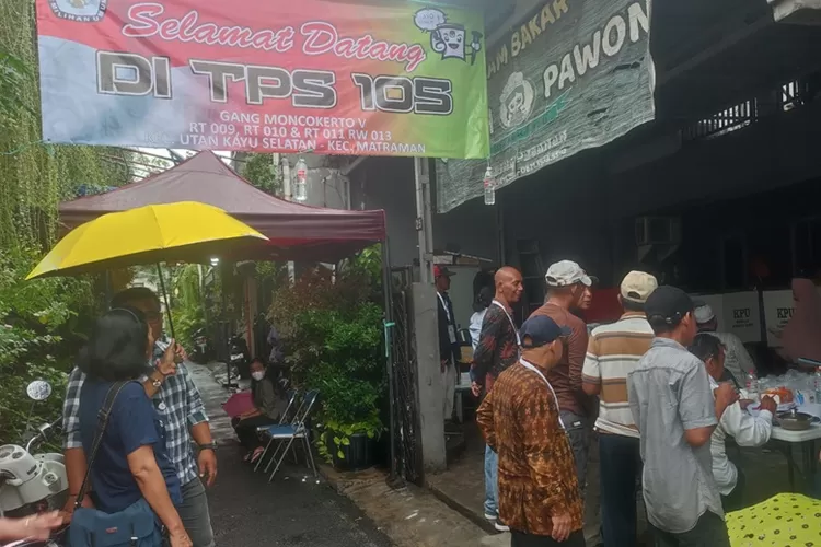 Suasana pemungutan suara di TPS 105 di RW 13 Kelurahan Utankayu Selatan, Matraman, Jakarta Timur.