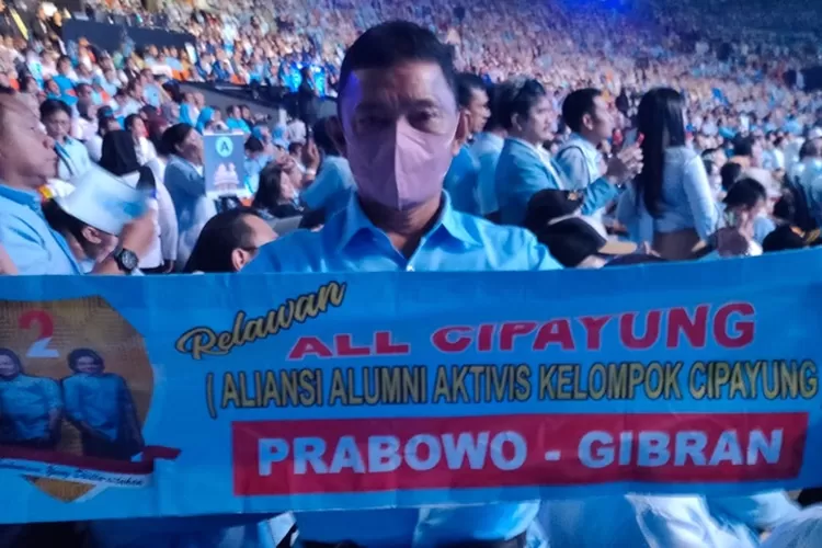 Relawan Prabowo-Gibran pada saat kampanye hari terakhir di GBK Senayan, Jakarta, Sabtu (10/2/2024).