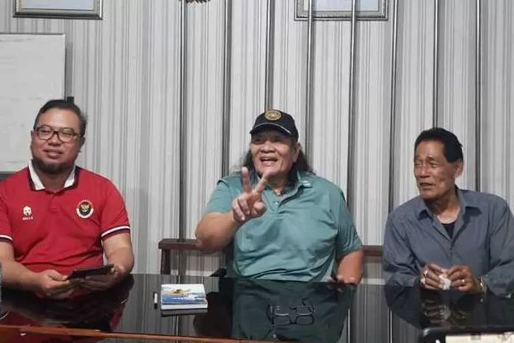 Ketua Umum NPC Senny Marbun (tengah)  mengaku bersyukur Paslon 02 menang (Endang Kusumastuti)