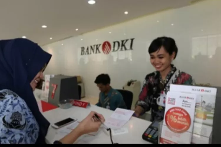 PNS Pemprov DKI Jakarta memperoleh layanan perbankan di Bank DKI . PNS adalah nasabah terbesar di BUMD  nomor satu ini.