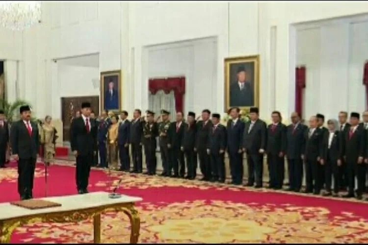 Jokowi Reshuffle Kabinet: Sah, Hadi Tjahjanto Jabat Menko Polhukam, AHY Menteri ATR - Kepala BPN. (BPMI Setpres)