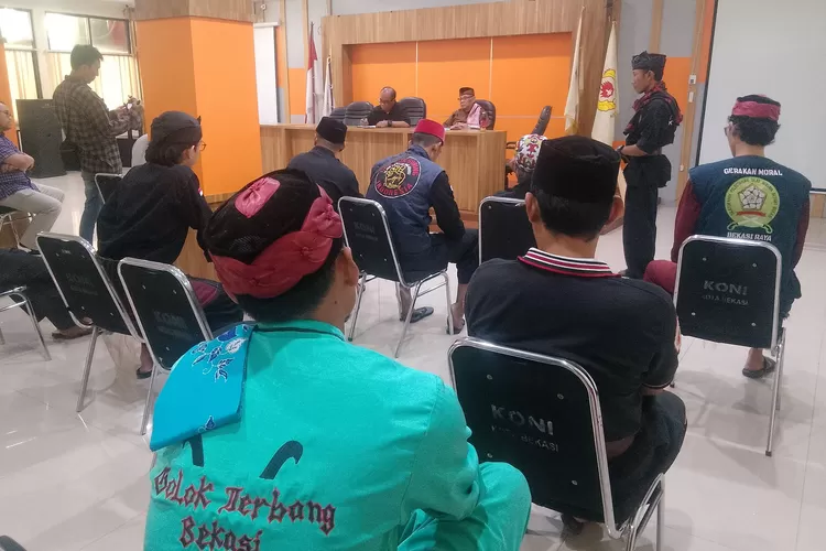 Sejumlah pengurus IPSI Kota Bekasi saat melakukan audiensi dengan KONI setempat mempertanyakan surat rekomendasi yang akhirnya pencabutan SK pengurus dari Pengprov Jabar, kemarin. (FOTO: Dharma/Suarakarya.id) 