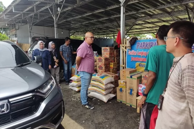 BRI Branch Office Cirebon Gunung Jati Kirim Bantuan Ratusan Paket Sembako ke Korban Banjir Cirebon Timur (Humas  BRI  Pusat)