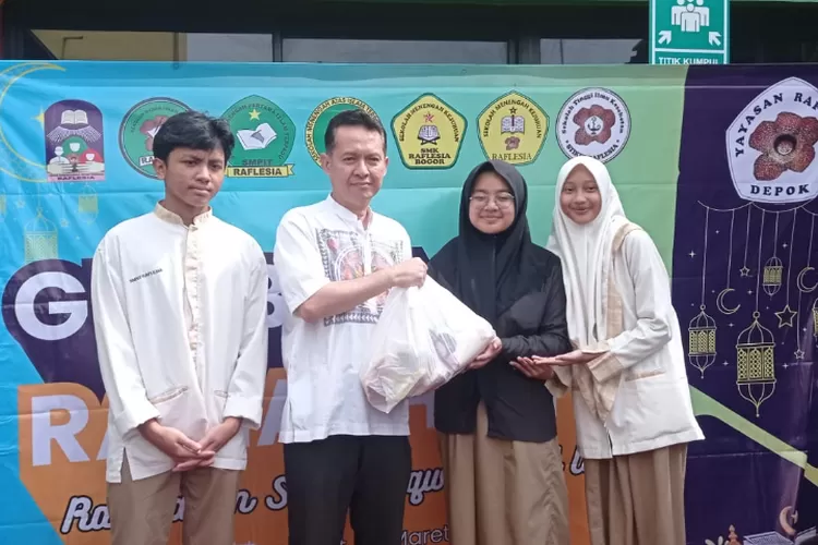 Yayasan Rafflesia tebar ratusan paket sembako dalam kegiatan Gemar Ramadhan (G.  Windarto)