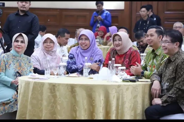 Pimpinan dan Anggota Fraksi DPRD Kota Bandung menghadiri konsultasi publik rancangan awal Rencana Kerja Pemerintah Daerah (RKPD) Kota Bandung Tahun 2025, di Horison Ultima Hotel, Bandung, kemarin ini. Ariel/Humpro DPRD Kota Bandung.