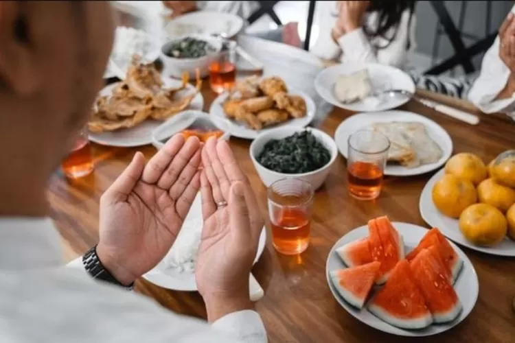 Bagi masyarakat muslim di mana pun berada disarankan menjaga pola makan yang sehat  saat berbuka dan sahur  puasa Ramadan.