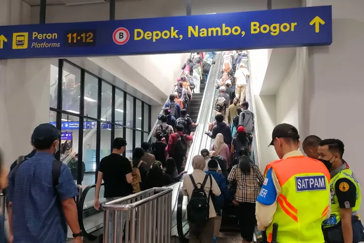 Eskalator Stasiun Manggarai sudah dapat layani pengguna jasa kereta api.