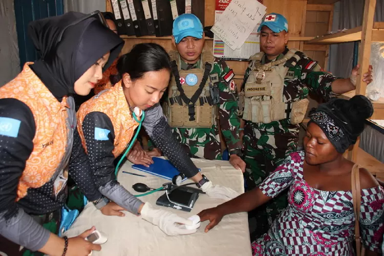 Satgas Indo RDB XXXIX-E/MONUSCO dan FET Laksanakan Kampanye Kesehatan dan Pawai Bersama Asosiasi Wanita Irumu. Foto: Puspen TNI
