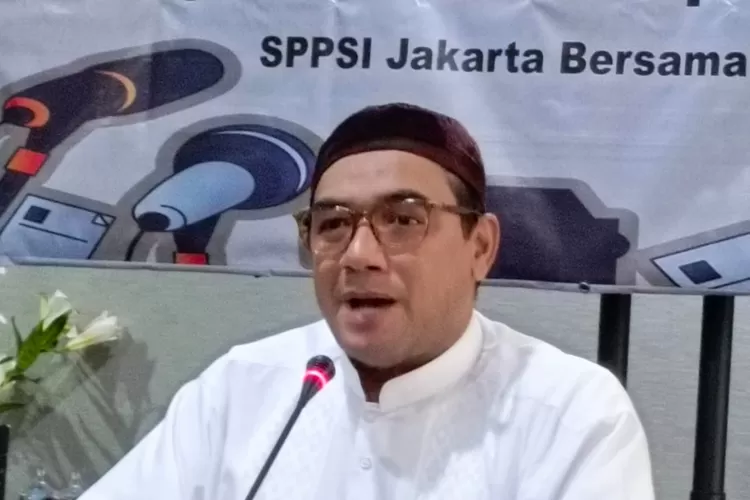Ketua Umum SPPSI Muhammad Anis saat menjadi  pembicara ngobras dengan wartawan di kantornya, Jumat (23/3/2024).  