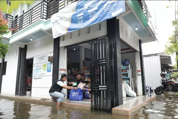 Tanggap Bencana Banjir, BRI Peduli Salurkan Bantuan Bagi Warga Terdampak di Demak (Humas BRI Pusat)