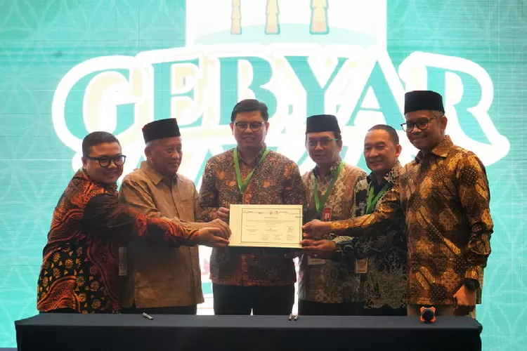 Suasana usai penandatanganan LOI antara Bank Jatim dengan Badan Wakaf Indonesia