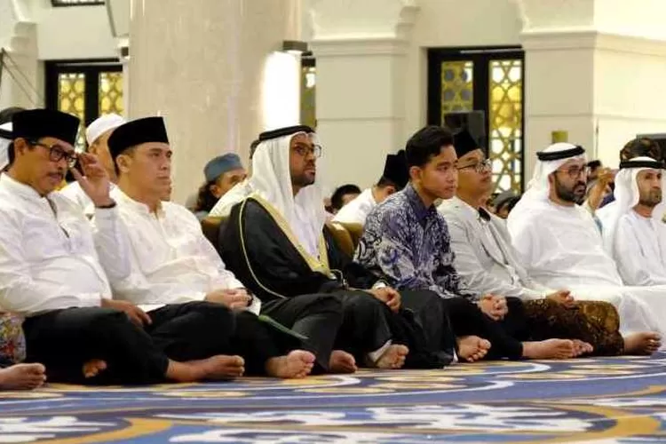 Wali Kota Solo Gibran Rakabuming Raka dan Dubes UEA untuk Indonesia menghadiri acara di Masjid Raya Sheikh Zayed (istimewa)