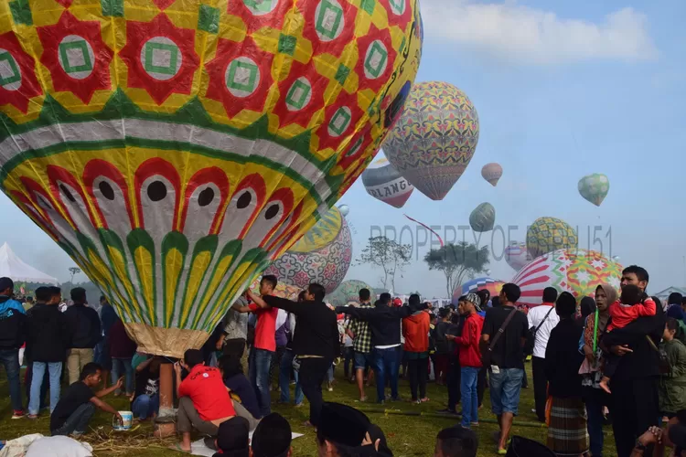 Festival Balon Udara dibolehkan hanya di Wonosobo dan Pekalongan.