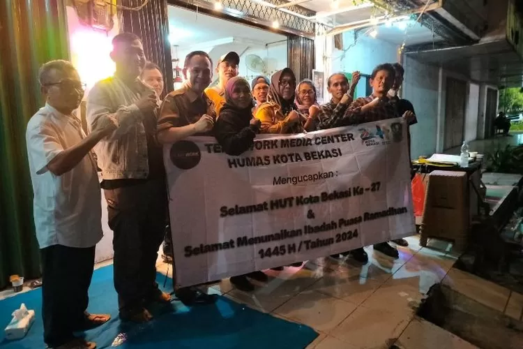 Kabag Humas Setda Hadiri Bukber Team Work Media Center Humas Kota Bekasi Sekaligus Gelar Diskusi Program Kerja, kemarin. (FOTO: Dharma/Suarakarya.id)