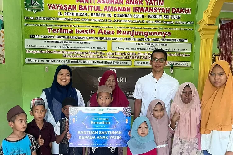 ILCS memaknai bulan suci Ramadhan dengan terus mendukung program TJSL Pelindo Group yang melaksanakan tiga program kebaikan yaitu Santunan kepada anak yatim, Bantuan sembako gratis serta pemberian Takjil kepada masyarakat (Ist)
