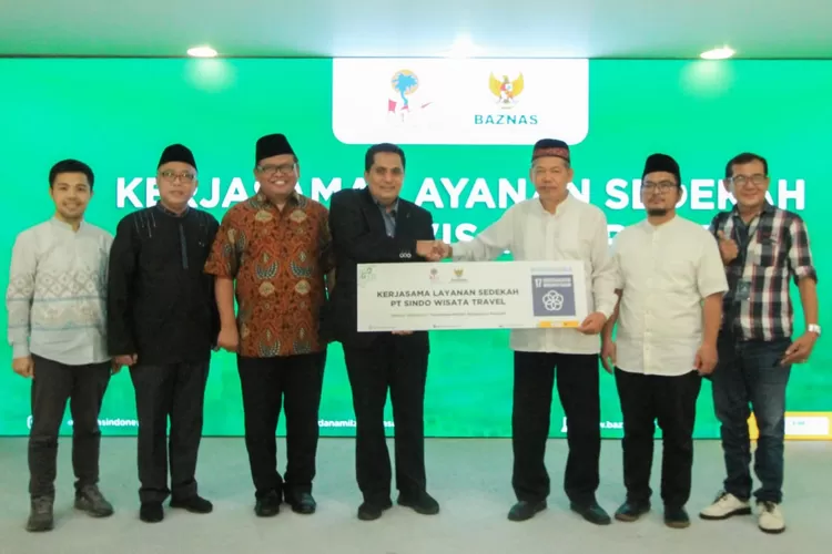 Baznas dan Sindo Wisata Travel  Umrah dan  Haji  bekerjasama mendorong  jamaah untuk melakukan sedekah kebaikan pengentasan kemiskinan di Indonesia , penandatangan dilakukan, Kamis ( 4/4/2024)