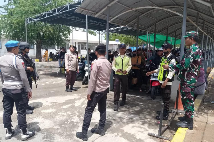 Polres Sumbawa Barat jaga ketat penumpang penyeberangan Sumbawa-Lombok (Suara Karya/Ist)