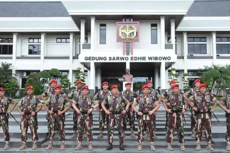Danjen Kopassus Mayjen TNI Djon Afriandi bersama jajarannya di depan Gedung Sarwo Edhie Wibowo Kopassus, Cijantung (Kopassus)
