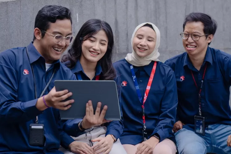 Sejumlah karyawan Telkom Indonesia, BUMN peraih penghargaan LinkedIn Top Companies 2024