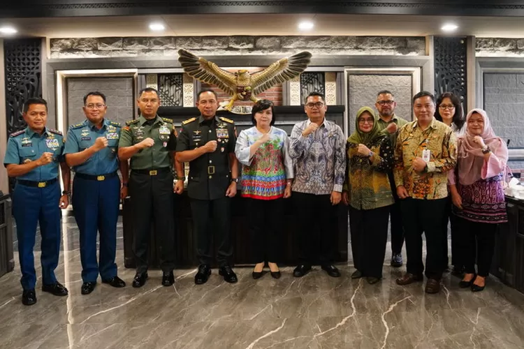 Panglima TNI Jenderal TNI Agus Subiyanto terima audiensi Ketua Komnas HAM Atnike Nova Sigiro. Foto: Puspen TNI