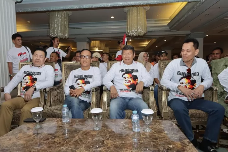 Relawan Prabowo Usulkan Immanuel Ebenezer (kedua dari kiri) Masuk Kabinet Prabowo-Gibran.