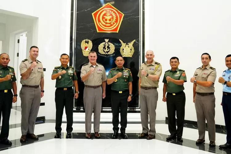 Panglima TNI Jenderal TNI Agus Subiyanto menerima kunjungan kehormatan  Komandan Jenderal Angkatan Darat AS untuk wilayah Pasifik, Jenderal Charles A. Flynn. (Foto: Puspen TNI) 