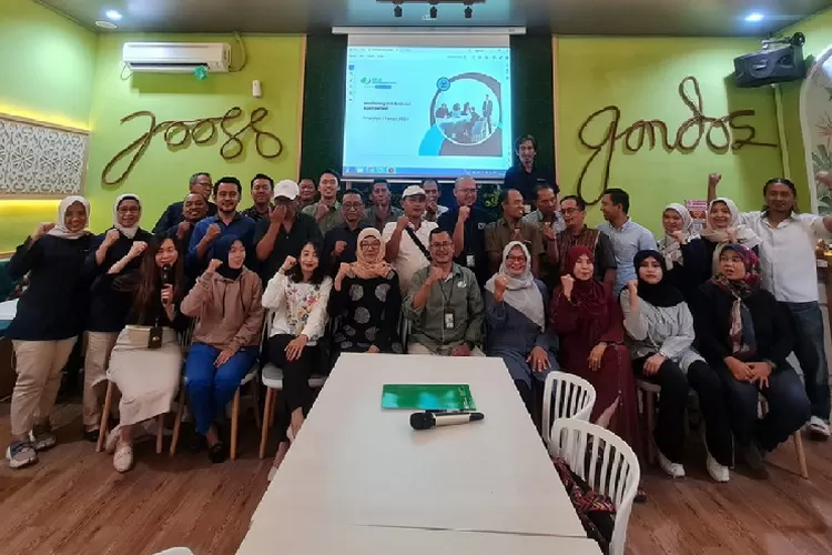 Jajaran BPJS Ketenagakerjaan Surabaya Darmo dan para Agen Perisai