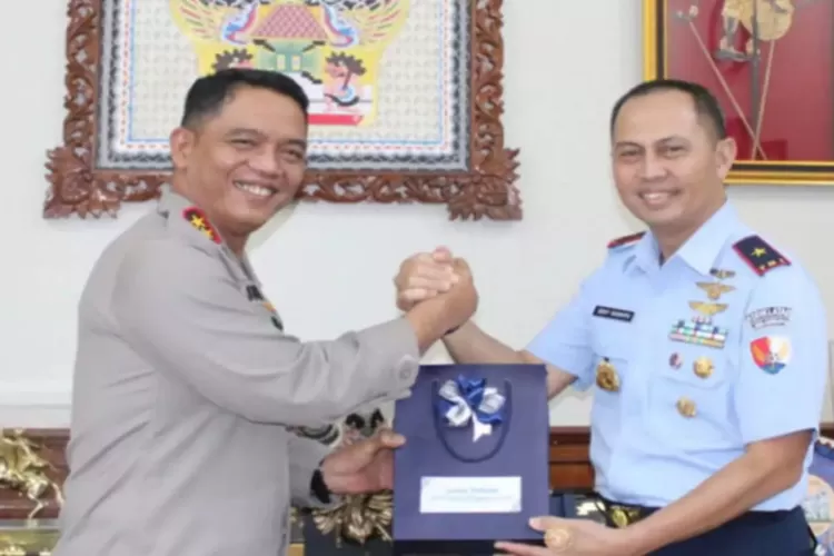 Kapolda DIY Irjen  Suwondo Nainggolan menerima kunjungan Komandan Lanud Adisucipto Marsma TNI Dedy Susanto. (Istimewa )