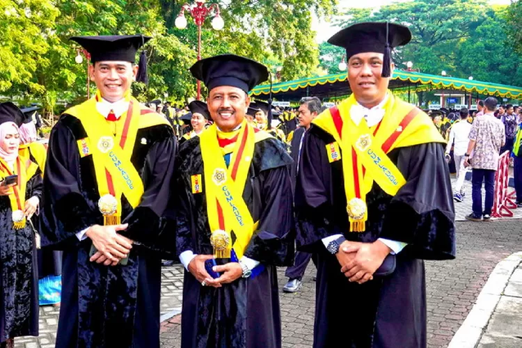 Ukir prestasi lagi, tiga Perwira TNI AD raih Cumlaude Gelar Doktor di Universitas Gajah Mada. Foto: Dispenad