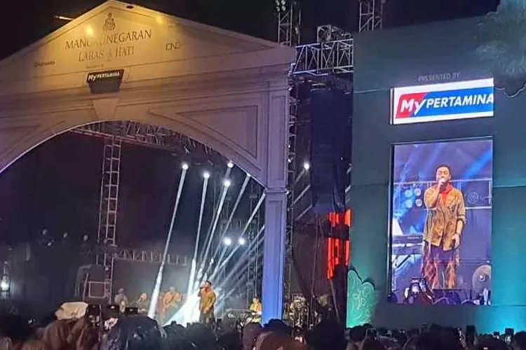 Kahitna tampil di Laras Hati Mangkunegaran Musik Festival 2024 di Pura Mangkunegaran Solo (Endang Kusunastuti)
