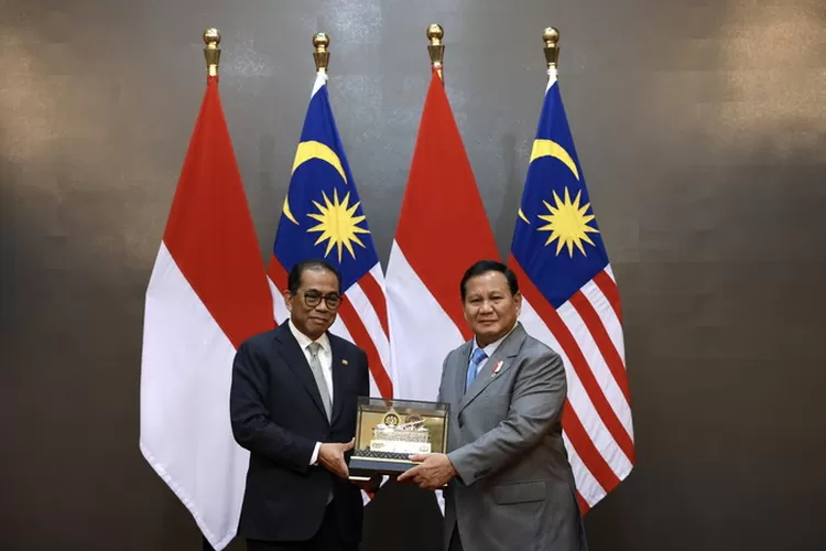 Menhan Prabowo sambut kunjungan Menhan Malaysia Dato' Seri Mohamed Khaled Nordin, jalin kerja sama lebih erat di bidang pertahanan. (Foto: Humas Kemhan