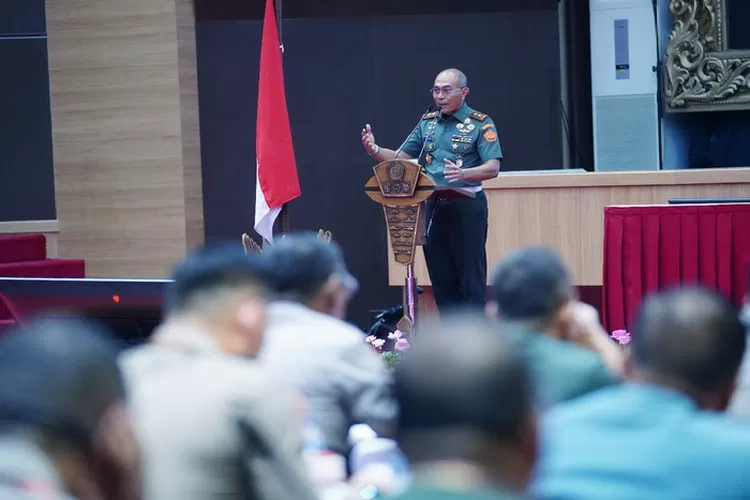 Danpuspom TNI Mayor Jenderal TNI Yusri Nuryanto Buka Rakornis Pom TNI - Propam Polri tahun 2024. Foto: Puspen TNI