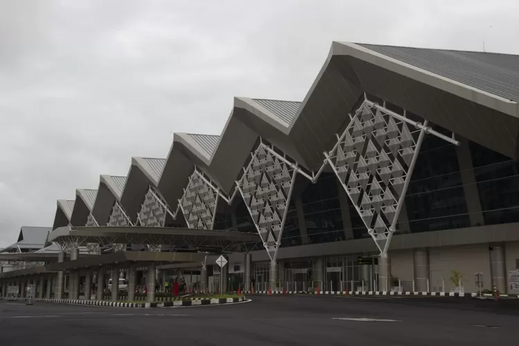 Bandara Sam Ratulangi, Manado.