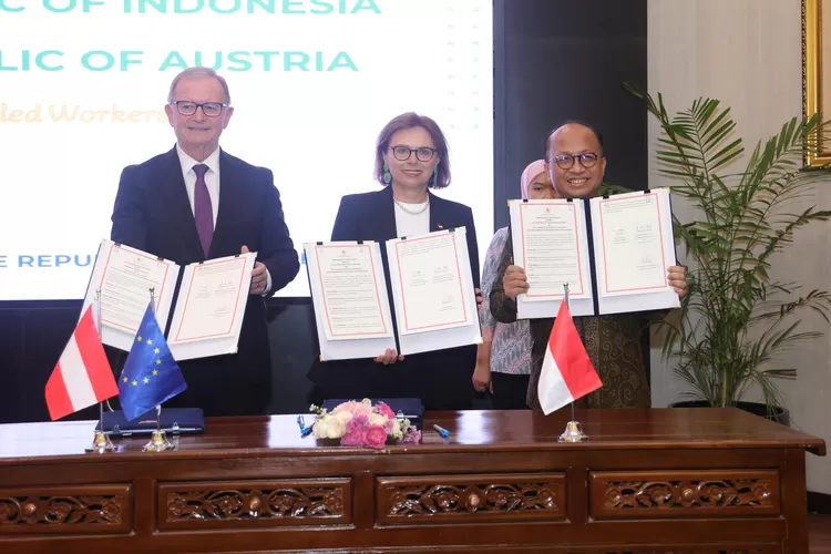  Pemerintah Indonesia dan Austria menandatangani nota kesepahaman (Memorandum of Understanding =MoU) tentang rekrutmen tenaga kerja professional dan terampi